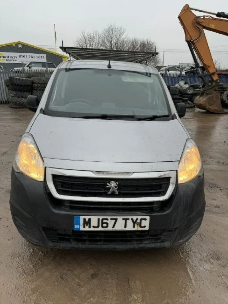 JPS Chartered Surveyors - Motor Vehicle Auction | Mercedes-Benz Mobile Clinic Unit w/ Hearing Examination Booth | Mercedes Benz & Ford Panel Vans - Auction Image 3